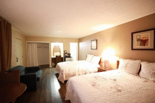 Royal Inn and Suites image 1